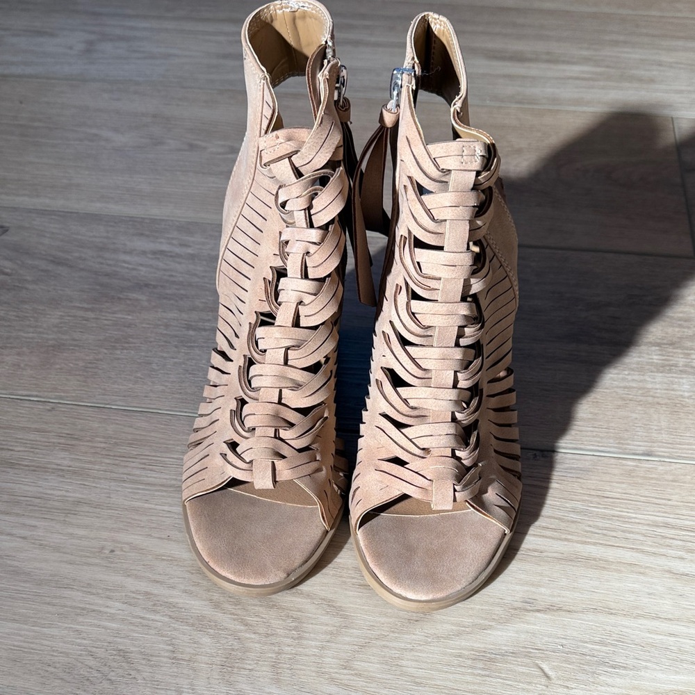 Never worn DV by Dolce Vita women’s heels size 8